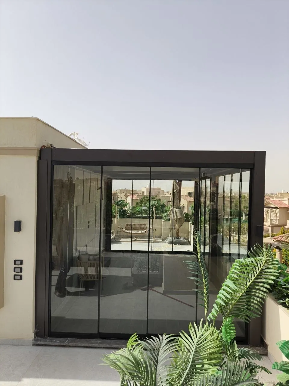 Rooftop frameless glass room by Neferti Glass